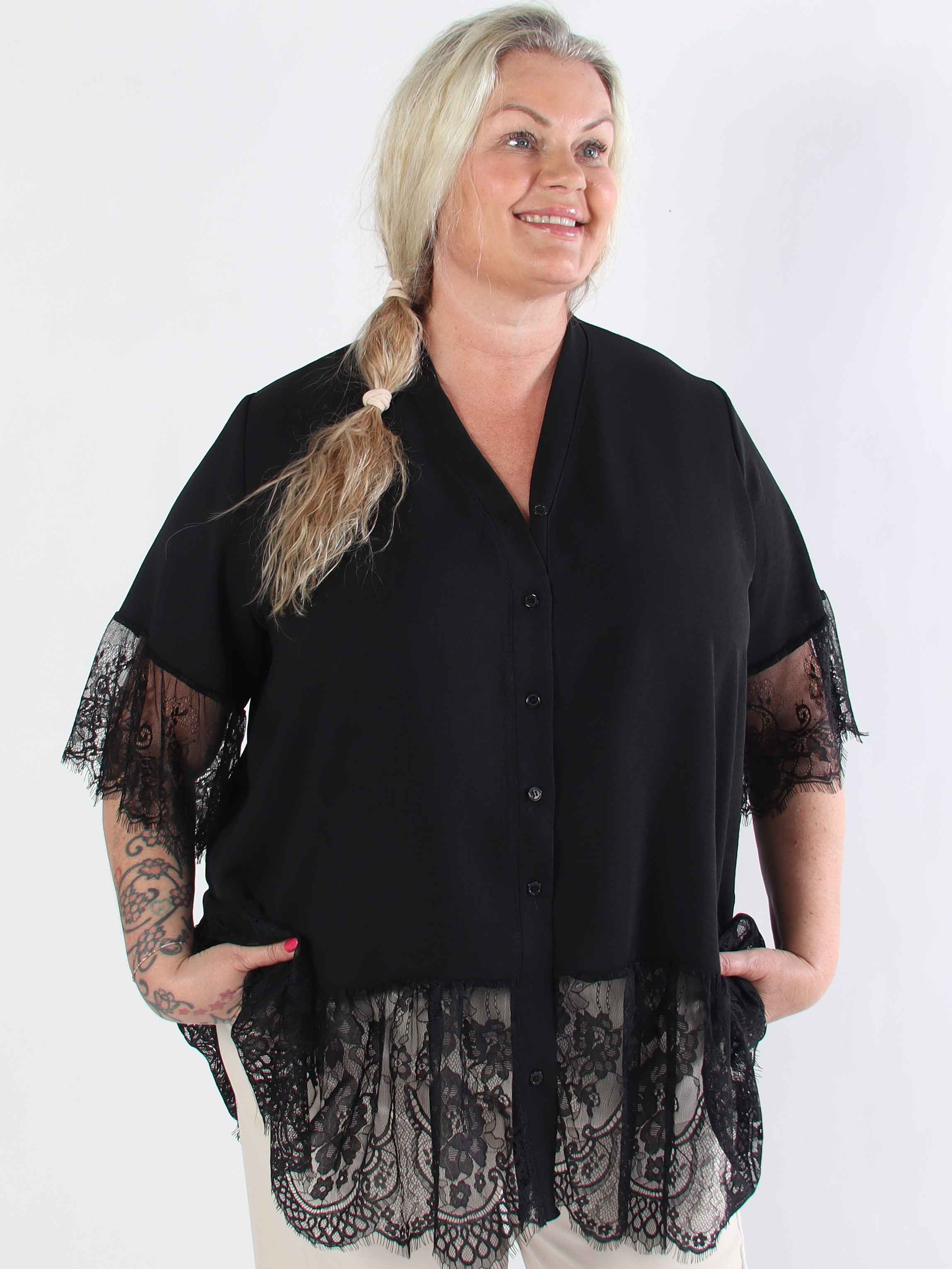 Asta - Plus size tunika i viskose med knapper og flæsekanter